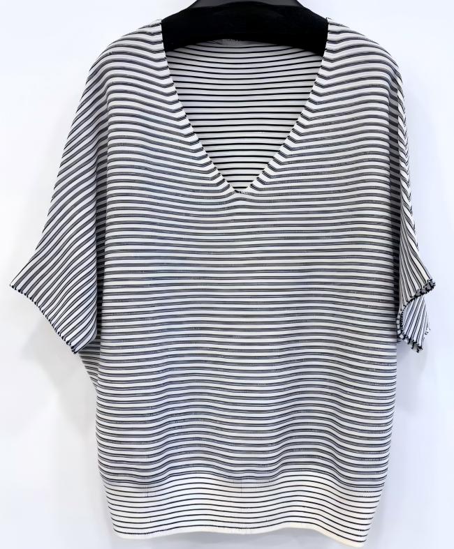 Women's Knitted Pullover in V-neck, Short Sleeve